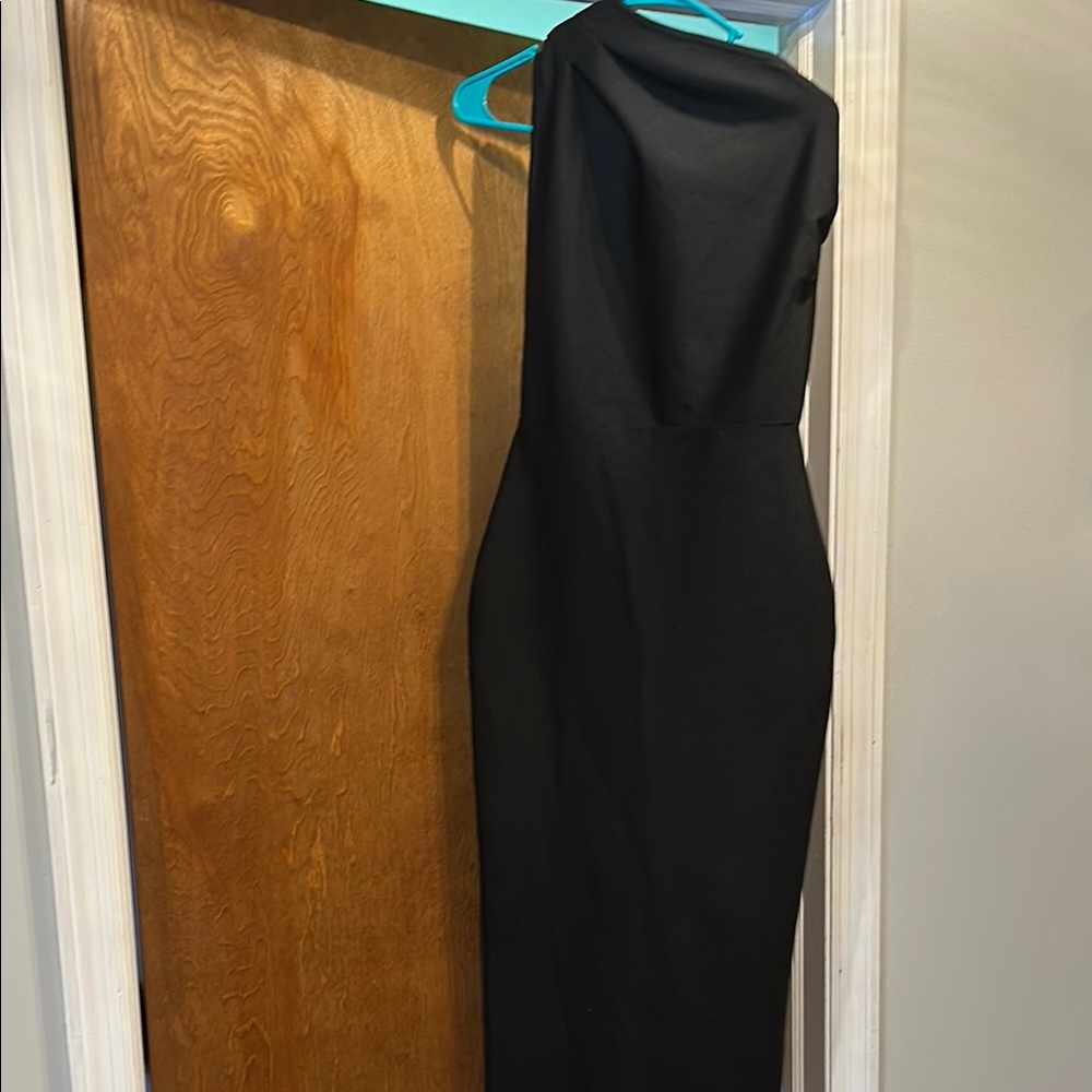 Elegant Black One-Shoulder Dress